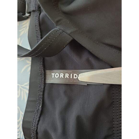 Torrid Womens Swimwear Sz 2 Black Nylon Blend Crisscross Ruched 1 Piece Swimsuit - Picture 5 of 10